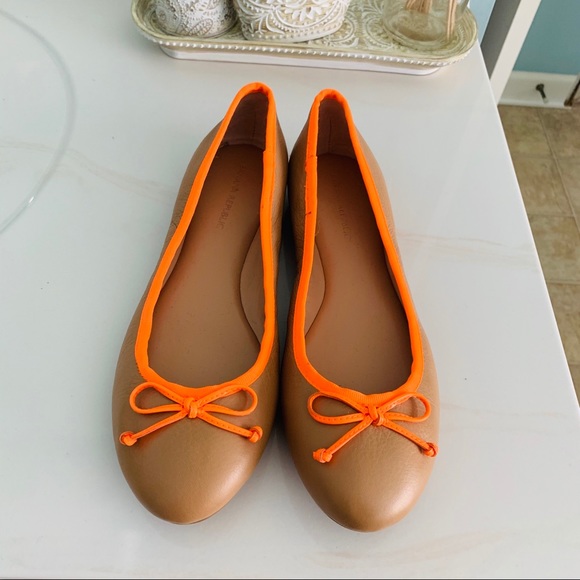 Banana Republic Shoes - NWT Banana Republic flats